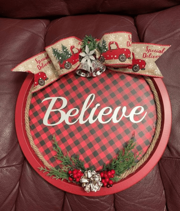 Christmas Pizza Pan Door Hangs - The Keeper of the Cheerios